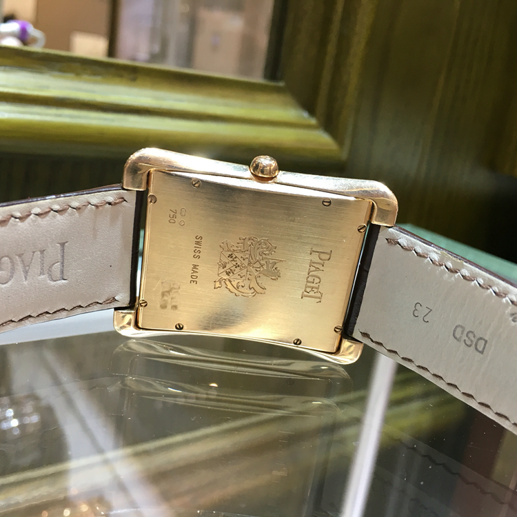 PIAGET 伯爵 BLACK-TIE 黑带系列，36x46毫米表径，18K玫瑰金后镶钻表壳，白色面盘，6点位置日期显示，自动上弦机械机芯。 单表无附件。