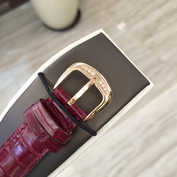 Franck Muller 法兰克穆勒 COLOR DREAMS 系列，5851 M SC COL DRM D 1R，45*32毫米表径，18K玫瑰金，原镶钻圈钻耳，彩字面盘，自动上弦机芯。专柜定价：286000港币。 全套附件齐全。