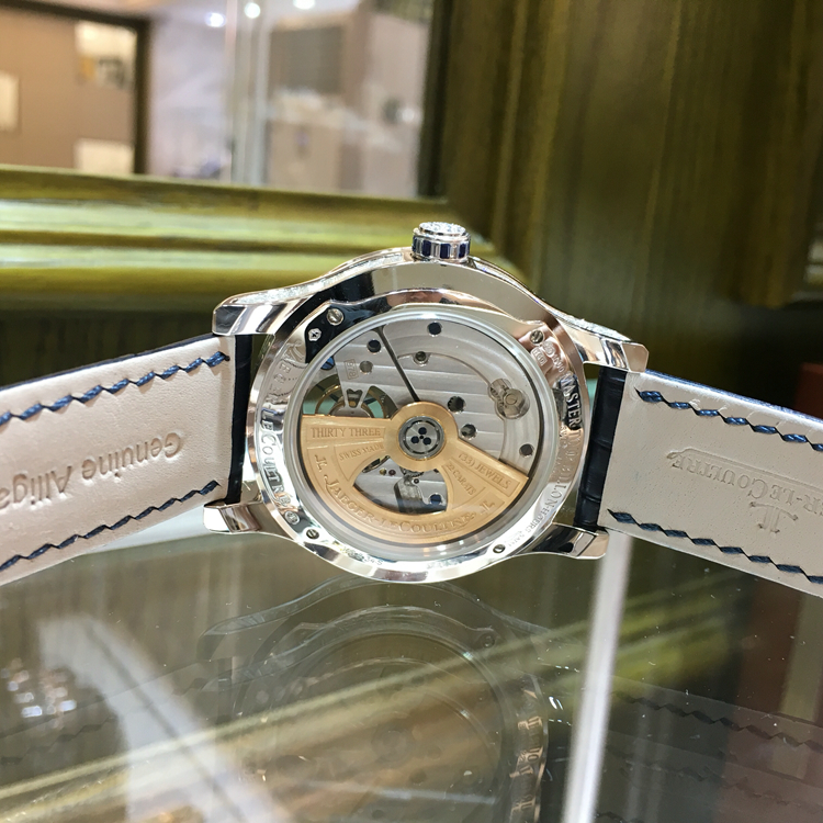 Jaeger-LeCoultre 积家 master 大师系列，43毫米表径，18K白金后镶钻表壳面盘，6点位置为陀飞轮装置，自动上弦机械机芯。 全套附件齐全。
