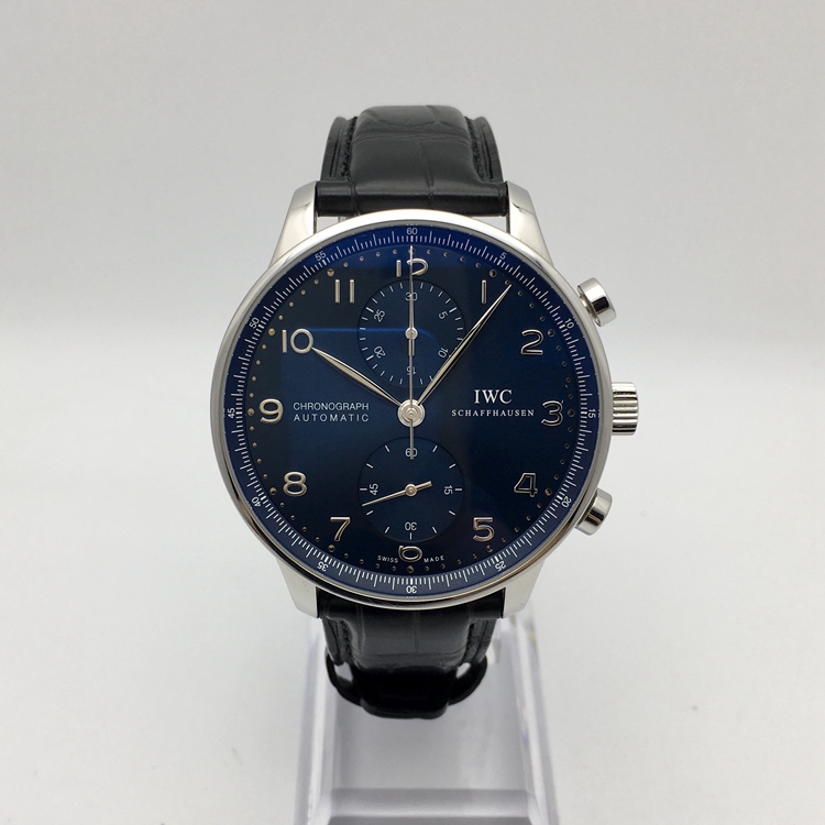 IWC 万国 葡萄牙系列，IW371491。40.9毫米表径，精钢表壳，深蓝色面盘，计时功能，79350自动上弦机械机芯，动力储备44小时。专柜定价：54800元。 全套附件齐全。