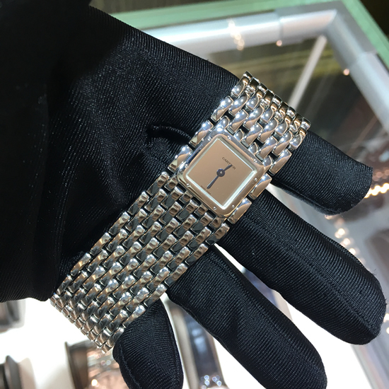 Cartier 卡地亚 女表，17x17毫米表径，精钢表壳，银色面盘，剑形指针，精准石英机芯。 单表无附件。