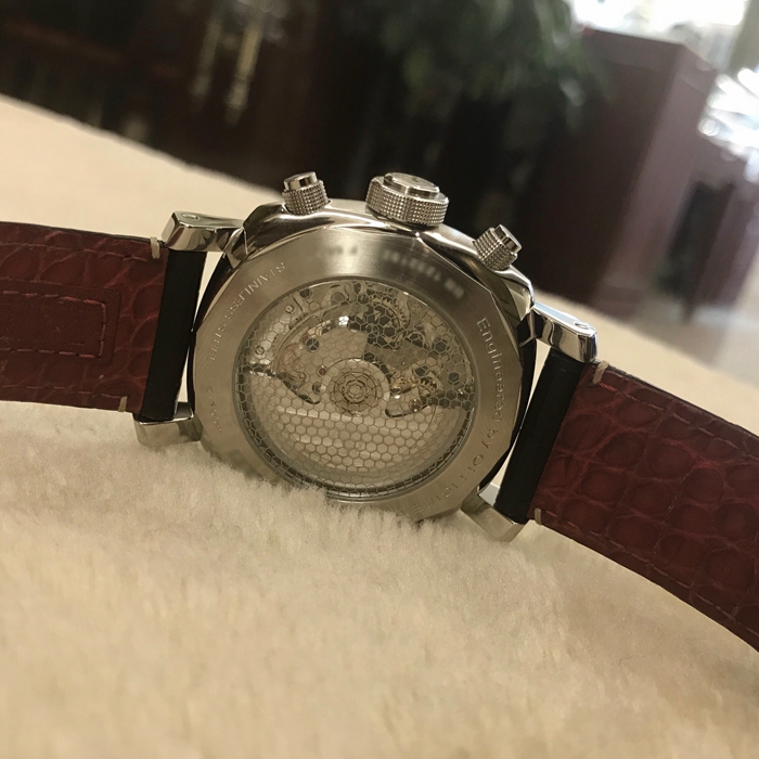 Panerai 沛纳海 法拉利纪念款，Fer00010。45毫米表径，精钢表壳，12点位置法拉利立马标志，计时双追针功能，自动上弦机械机芯。全球限量500只。 全套附件齐全。