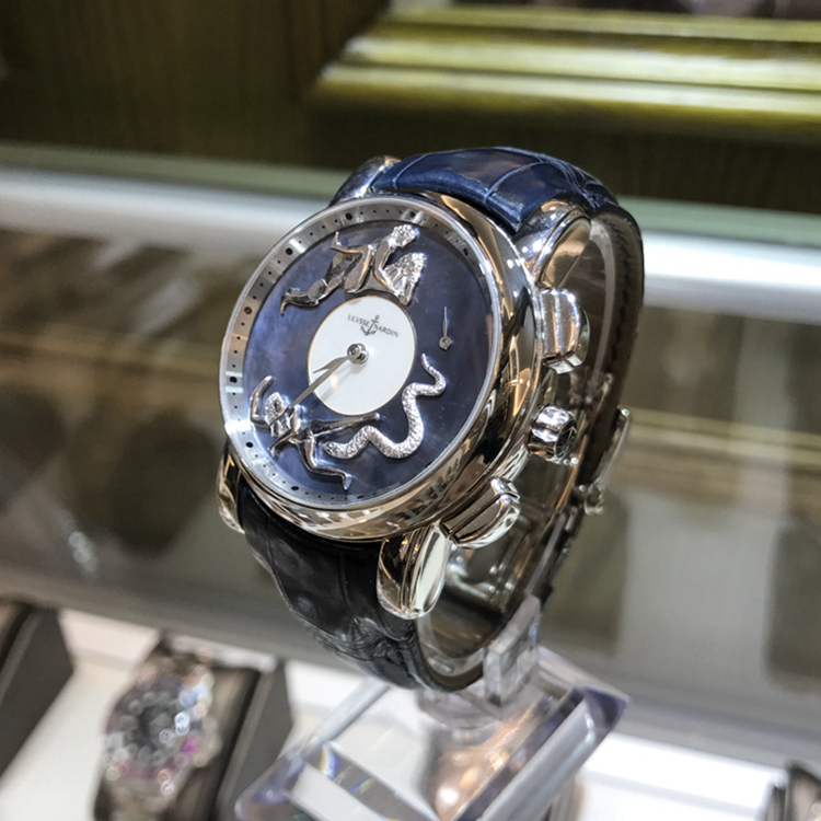 Ulysse Nardin 雅典，769-80。42毫米表径，PT950铂金表壳，蓝色贝母盘，春宫人偶，自鸣单问报时功能，自动上弦机械机芯。 单表无附件。