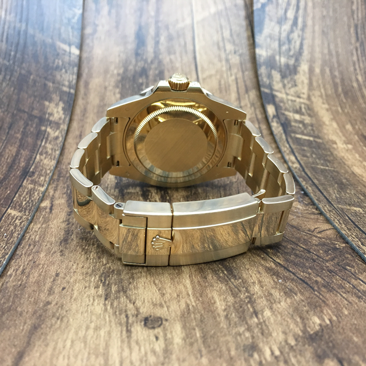 Rolex 劳力士 格林尼治型II系列，116758 SA-78208。40毫米表径，18K黄金镶钻宝石，表圈镶嵌29颗钻石，30颗蓝宝石，表耳镶钻。钻石满天星表盘，中央时、分及秒针，24小时显示；瞬时变更独立指针显示第二时区时间（GMT）；瞬跳日历；秒针暂停功能以准确调校时间。蚝式三排链节表带，自动上弦机械机芯，专柜定价：843700港币。 单表无附件。