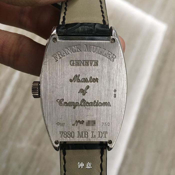 FRANCK MULLER 法兰克穆勒 CINTR?E CURVEX系列，?7880 MB L DT。35.9x50.3毫米表径，18K白金表壳，银白色面盘，六点位置指针式日期显示、月相显示，双时区功能，自动上弦机械机芯，动力储备42小时。专柜定价：295000元。 全套附件齐全。