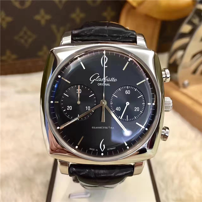 Glashutte 格拉苏蒂原创 20世纪复古系列 1-39-34-02-32-04，41毫米表径，精钢表壳，镀制黑色表，圆顶指针，计时功能自动上弦机械机芯，专柜定价：80500元。 单表无附件。