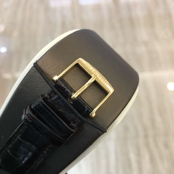 Blancpain 宝珀，2763-3642-53。18K玫瑰金表壳，白色面盘，指针式日期显示，6点位置月相显示，12点位置分别为星期与月份显示。自动上弦机械机芯，专柜定价：165750元。 单表无附件。