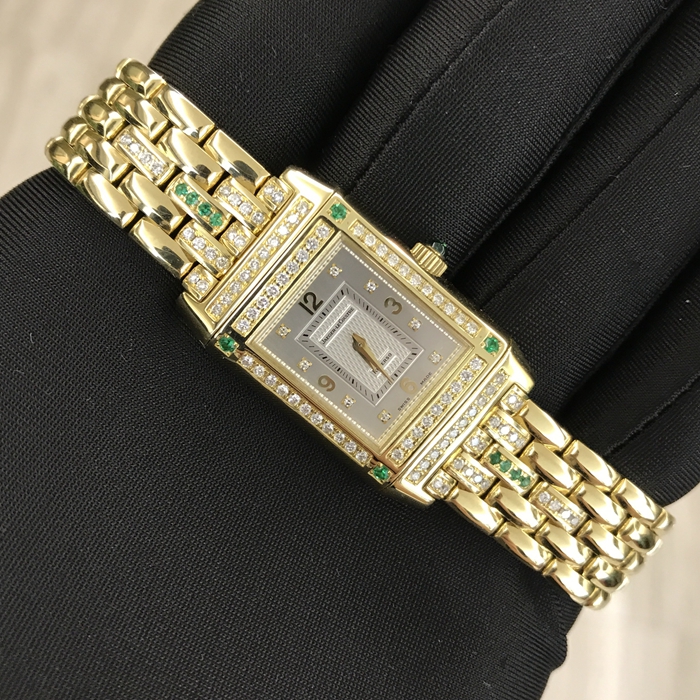 Jaeger-LeCoultre 积家 翻转系列 267.1.86。33X20.5毫米表径，18K黄金表壳，绿宝石镶钻，蓝宝石水晶玻璃表镜，精准石英机芯。 单表无附件。