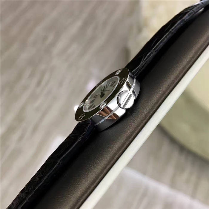 Cartier 卡地亚 LOVE 系列，WE800231，18K白金镶钻，3颗VVS大钻，代表缘三生。23毫米表径，18K白金底盘盖刻有LOVE字样。自产Cal.157石英机芯，专柜定价：62000元。