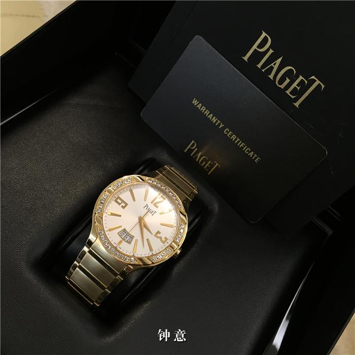 Piaget 伯爵 Polo系列，G0A36023，40mm，18k玫瑰金表壳表带。原装钻石表圈，大日历显示，大三针，自动机械。专柜定价414000元。
