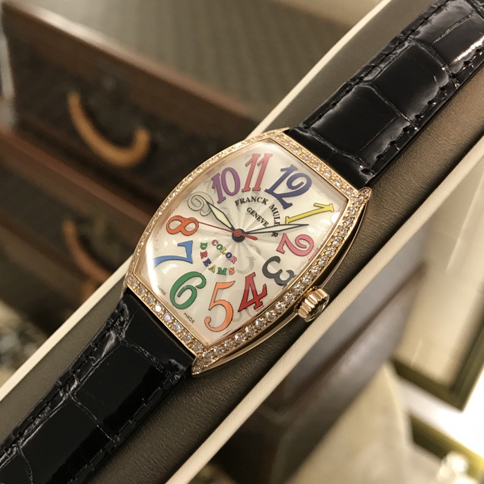 Franck Muller 法兰克穆勒 COLOR DREAMS 系列，5851 M SC COL DRM D 1R，45*32毫米表径，18K玫瑰金，原镶钻圈钻耳，彩字面盘，自动上弦机芯。专柜定价：286000港币。 全套附件齐全。
