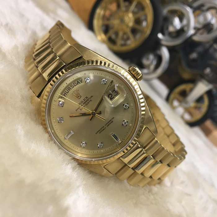 Rolex 劳力士 星期日历型系列，118348。36毫米表径，18K黄金表壳。香槟色面盘，中央时、分及秒针，表面设瞬跳日历及星期显示。自动上弦机械机芯，动力储备48小时。 单表无附件。?