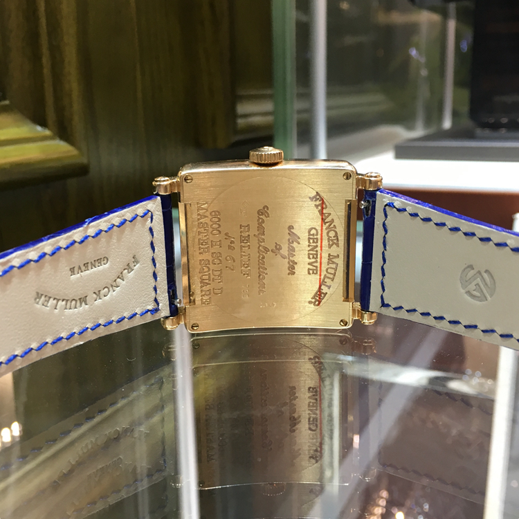 FRANCK MULLER 法兰克穆勒，6000 H SC DT D。36*36毫米表径，18K玫瑰金表壳镶嵌钻石，白色面盘，罗马数字时标，6点位置日期显示，自动上弦机械机芯。 单表无附件。