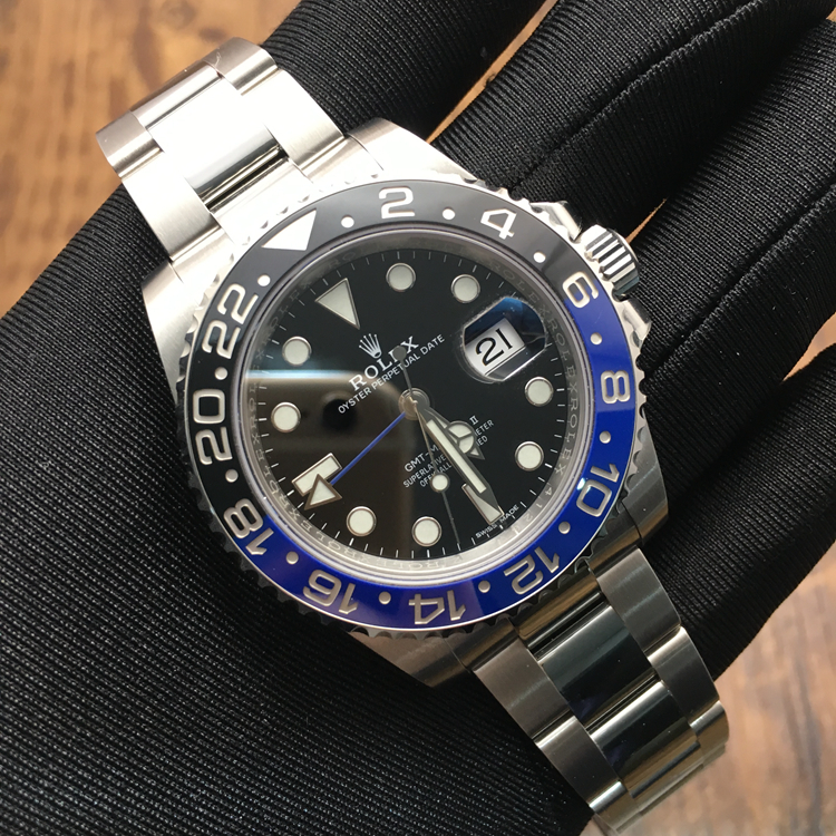 Rolex 劳力士 格林尼治型II系列，116710BLNR-78200。40毫米表径，精钢表壳，24小时刻度双向旋转外圈；双色（蓝、黑）Cerachrom陶质字圈，镌有数字及刻度，黑色面盘，中央时、分及秒针；24小时显示；瞬时变更独立指针显示第二时区时间；瞬跳日历；秒针暂停功能以准确调校时间，自产3186型自动上弦机械机芯，动力储备约48小时，专柜定价：69300元。 全套附件齐全。