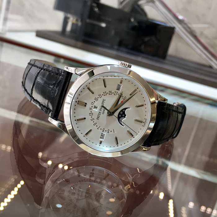 百达翡丽5496P 铂金万年历 39.5毫米开面 背透自动机械 飞返日期显示