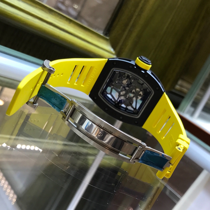 RICHARD MILLE 理查德米勒 男士系列，RM035 AMERICAS。42*50毫米表径，黑钛表壳，镂空机械机芯，黄圈美洲特别版，限量50枚。 单表无附件。