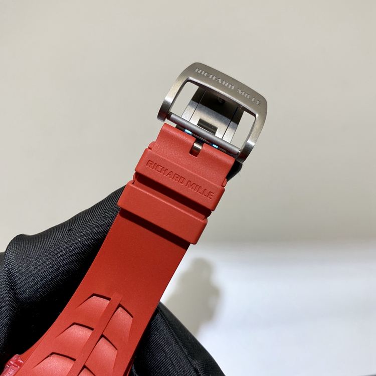 RICHARD MILLE 理查德米勒 男士系列，RM11-03，红魔。49.94 x 44.5毫米表径，NTPT表壳，镂空酒桶型面盘，12点位置日期显示，计时功能，自动上弦机械机芯。 全套附件齐全。