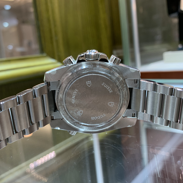 Tudor 帝舵 AERONAUT系列，20200.95000.SI。41毫米表径，精钢表壳，银色面盘，6点位置指针式日期显示功能，自动上弦机械机芯。专柜定价：29900元。 单表附保卡。