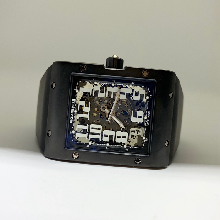 RICHARD MILLE 理查德米勒 男士系列，RM 016。49.80x38毫米表径，钛金属表壳，镂空面盘，7点位置日期显示，自动上弦机械机芯。 单表无附件。