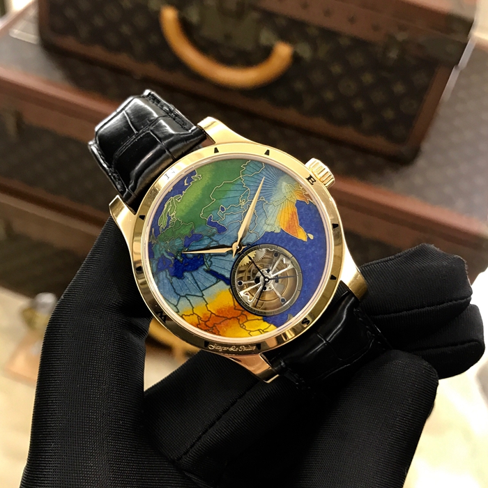 Jaeger-LeCoultre 积家 master 大师系列，Q1652423。43毫米表径，18K玫瑰金表壳，珐琅掐丝彩绘，罕见亚非欧板块，6点位置陀飞轮装置。全球限量30枚。自动上弦机械机芯，动力储备48小时。 全套附件齐全。