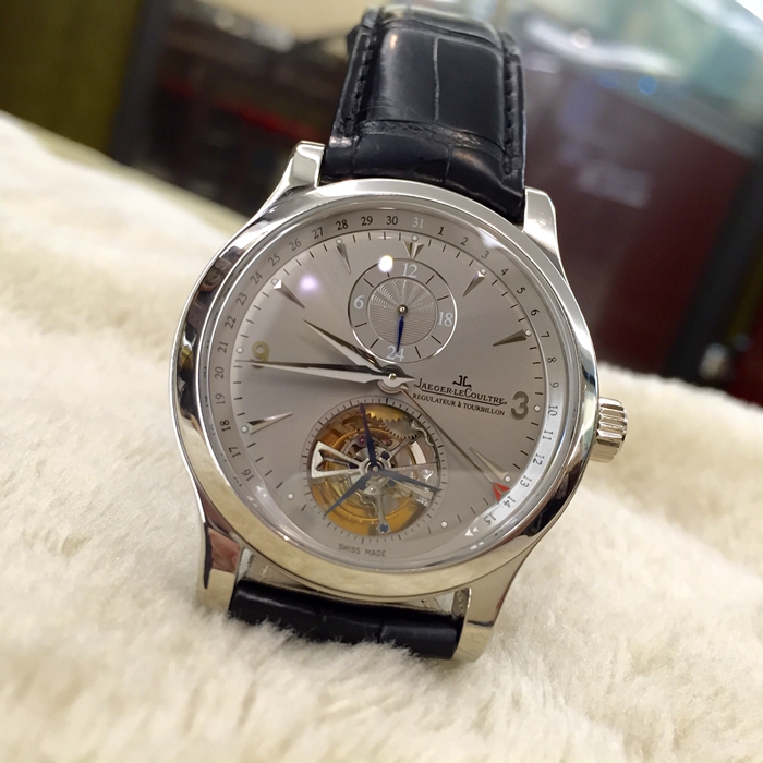 Jaeger-LeCoultre 积家，41.5毫米表径，PT950铂金表壳，银白色面盘，6点位置陀飞轮装置，自动上弦机械机芯。 单表无附件。
