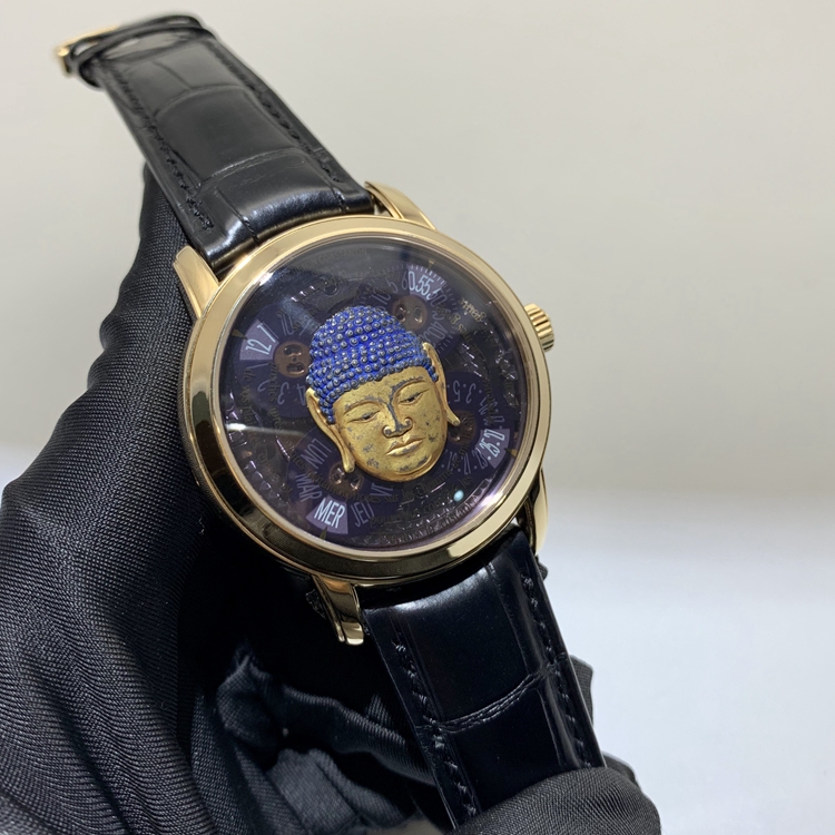 Vacheron Constantin 江诗丹顿 艺术大师系列，86070/000J-9348。40毫米表径，18K黄金表壳，以日本宗教佛像面具为表盘的腕表散发出如皓月般温柔与详和的光辉，日期显示、星期显示功能，自动上弦机械机芯。  全套附件齐全。