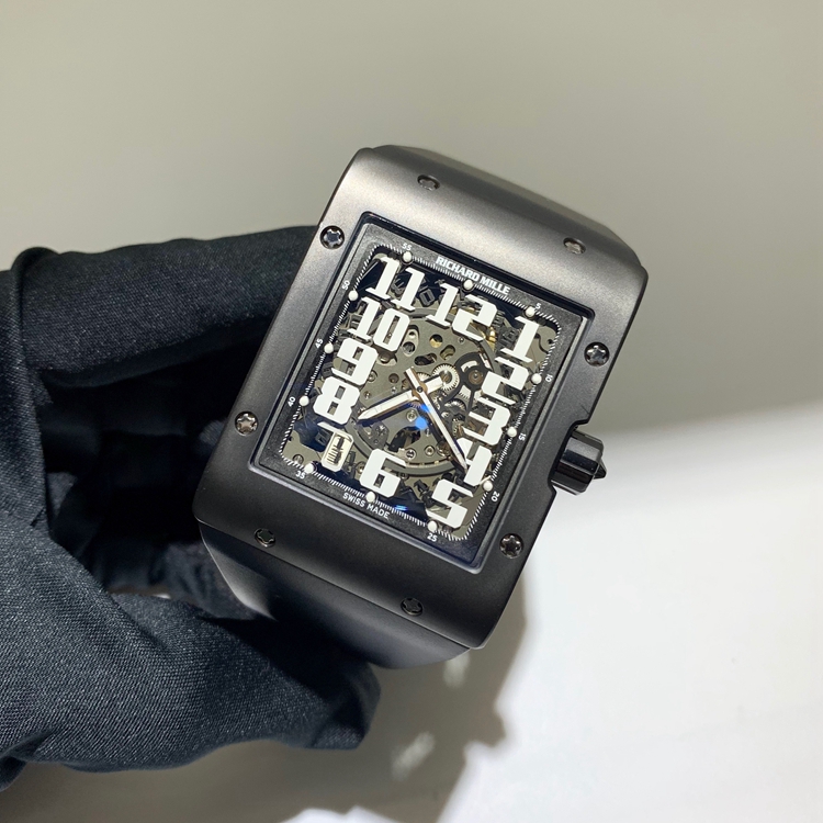 RICHARD MILLE 理查德米勒 男士系列，RM 016。49.80x38毫米表径，钛金属表壳，镂空面盘，7点位置日期显示，自动上弦机械机芯。 单表无附件。