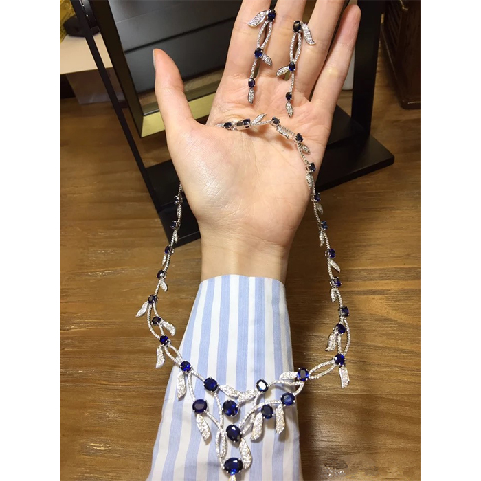 斯里兰卡蓝宝石项链 耳环一套 钻石镶嵌