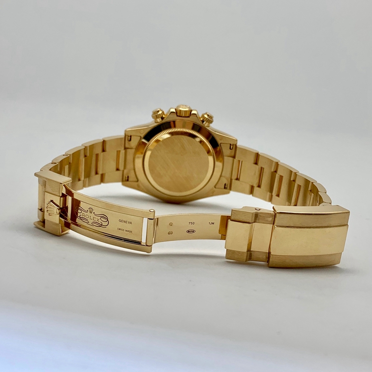 Rolex 劳力士 宇宙计型迪通拿系列，116568。40毫米表径，18K黄金方形原钻表壳，珍珠贝母面盘，刻度8颗大方砖，6点位置小秒针显示，30分钟和12小时计时分别设于3点和9点位置，蓝宝石水晶玻璃表镜，自动上弦机械机芯。 单表无附件。