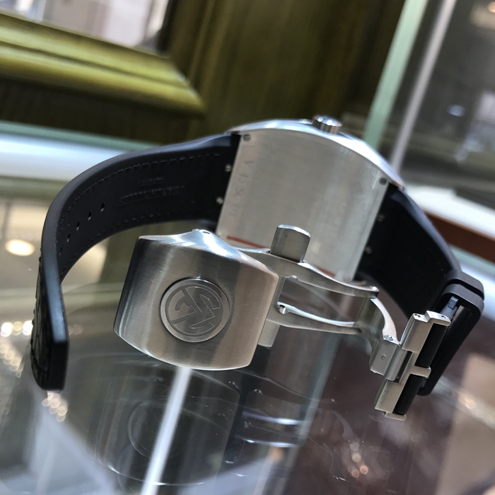 FRANCK MULLER 法兰克穆勒 VANGUARD系列，V 45 SC DT。43.7x53.7毫米表径，精钢表壳，黑色面盘，六点位置日期显示，自动上弦机械机芯，动力储备42小时。 全套附件齐全。