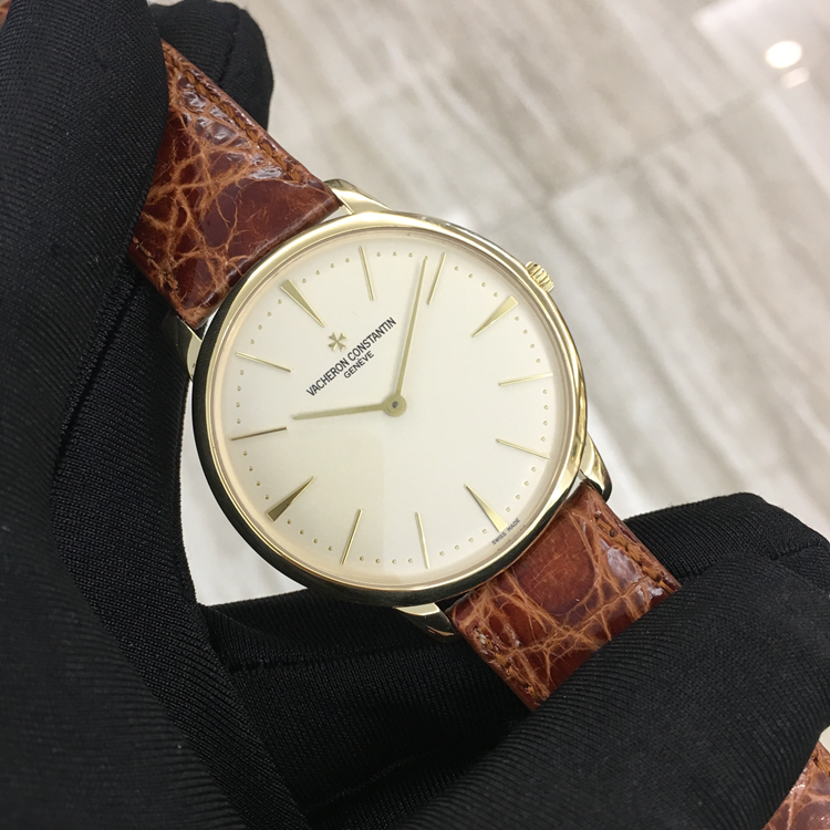 Vacheron Constantin 江诗丹顿 传承系列 ，81180/000J-9118。40毫米表径，18K黄金表壳，银白色面盘，Cal.1400手动上弦机械机芯，动力储备40小时，专柜定价：145000元。 单表无附件。