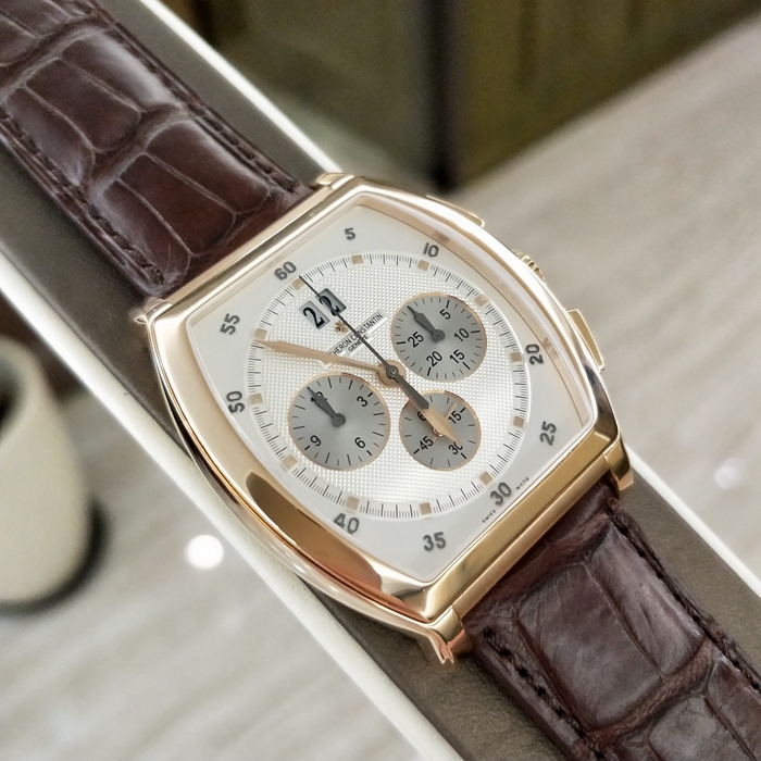 Vacheron Constantin 江诗丹顿 Malte 马耳他系列，49180/000R-9361。40x50 毫米表径，18K玫瑰金表壳，银灰色酒桶型表盘，12点位置视窗式日期显示，计时功能自动上弦机械机芯，动力储备40小时。 单表无附件。