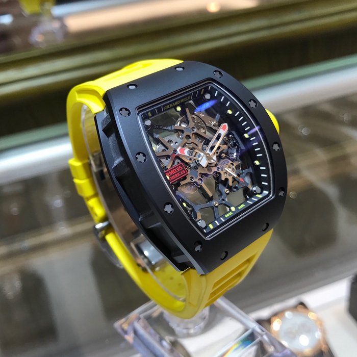 RICHARD MILLE 理查德米勒 男士系列，RM035 AMERICAS。42*50毫米表径，黑钛表壳，镂空机械机芯，黄圈美洲特别版，限量50枚。 单表无附件。