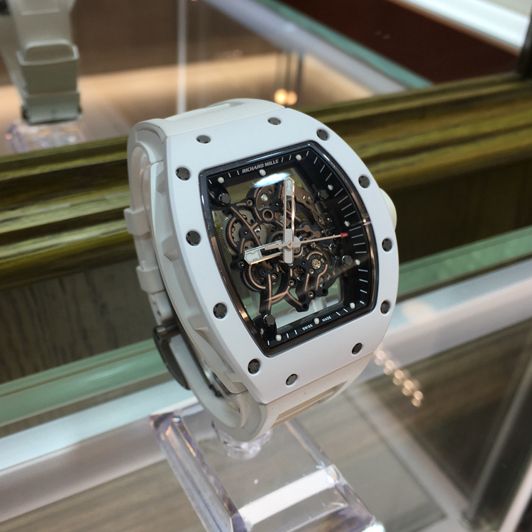 RICHARD MILLE 理查德米勒 男士系列，RM 055。42.7 x 49.9毫米表径，陶瓷表壳，黑色镂空面盘，蓝宝石镜面，手动上弦机械机芯。 单表附保卡。