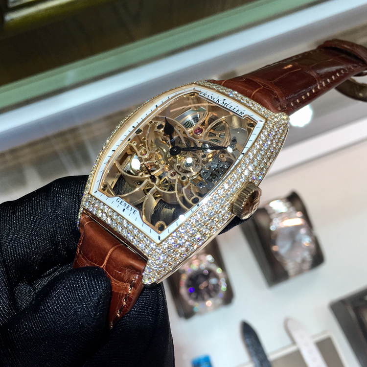 FRANCK MULLER 法兰克穆勒 MEN'S COLLECTION系列，8880 B S6 SQT D，39.6×55.4毫米表径，18K玫瑰金原钻表壳，镂空面盘，蓝宝石水晶玻璃表镜，手动上弦机械机芯。 单表无附件。