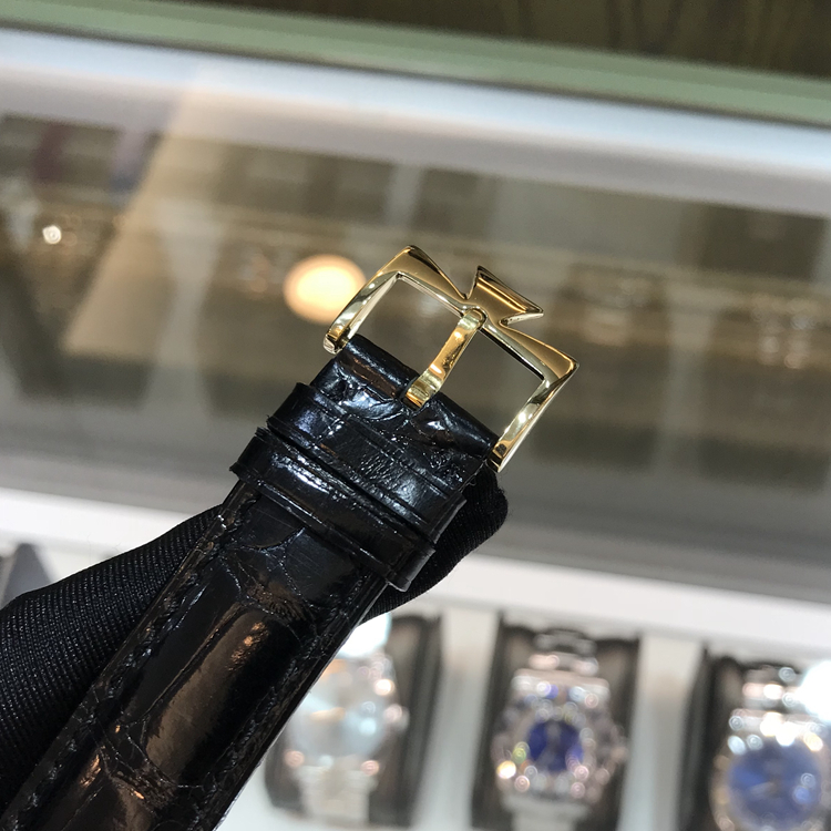 Vacheron Constantin 江诗丹顿 传承系列，81180/000J-9118。40毫米表径，18K黄金表壳，银白色面盘，Cal.1400手动上弦机械机芯，动力储备40小时，专柜定价：145000元。 单表无附件。