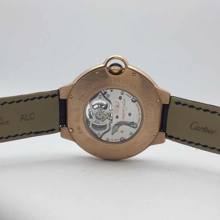 Cartier 卡地亚 Ballon Bleu 蓝气球系列，W6920001。46毫米表径，18K玫瑰金表壳，深灰色立体表盘设计，罗马数字时标，陀飞轮功能，手动上弦机械机芯，动力储备50小时，专柜定价：765000元。 单表无附件。