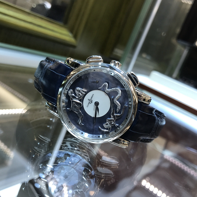 Ulysse Nardin 雅典，769-80。42毫米表径，PT950铂金表壳，蓝色贝母盘，春宫人偶，自鸣单问报时功能，自动上弦机械机芯。 单表无附件。