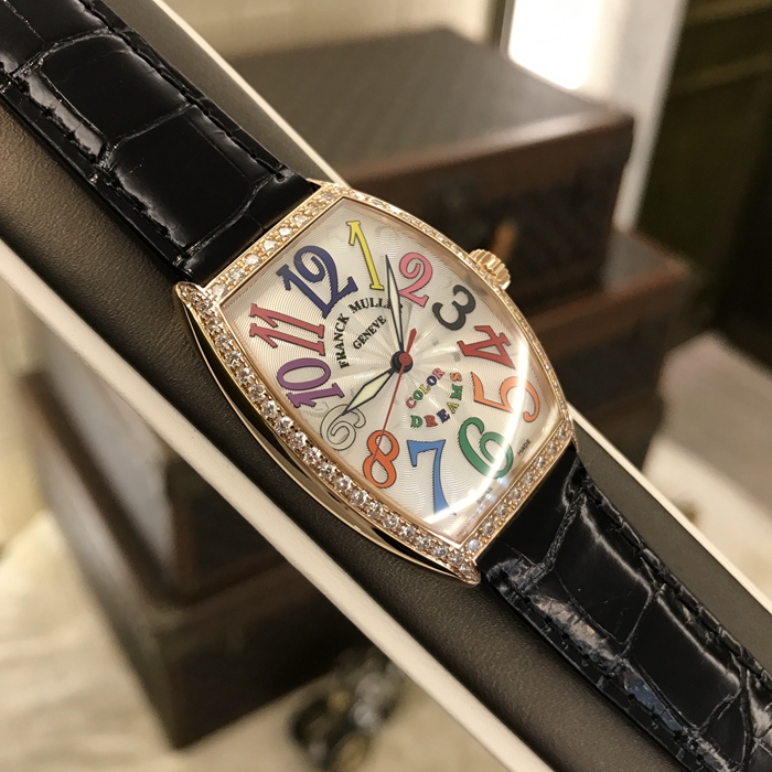 Franck Muller 法兰克穆勒 COLOR DREAMS 系列，5851 M SC COL DRM D 1R，45*32毫米表径，18K玫瑰金，原镶钻圈钻耳，彩字面盘，自动上弦机芯。专柜定价：286000港币。 全套附件齐全。