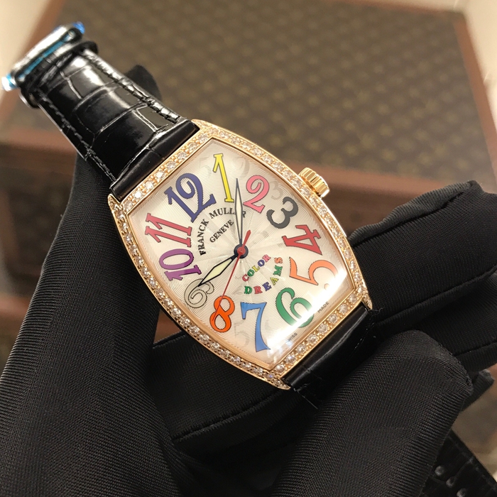 Franck Muller 法兰克穆勒 COLOR DREAMS 系列，5851 M SC COL DRM D 1R，45*32毫米表径，18K玫瑰金，原镶钻圈钻耳，彩字面盘，自动上弦机芯。专柜定价：286000港币。 全套附件齐全。
