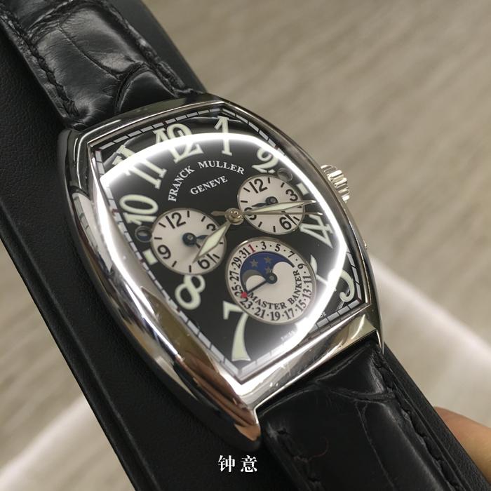 FRANCK MULLER 法兰克穆勒 CINTR?E CURVEX系列，?7880 MB L DT。35.9x50.3毫米表径，18K白金表壳，银白色面盘，六点位置指针式日期显示、月相显示，双时区功能，自动上弦机械机芯，动力储备42小时。专柜定价：295000元。 全套附件齐全。