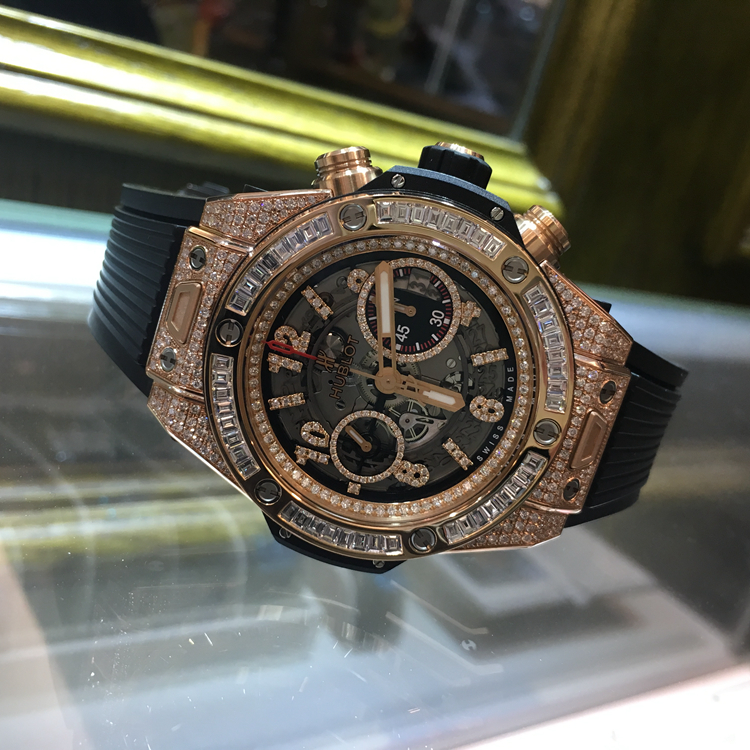 Hublot 宇舶 Bigbang 大爆炸系列，411.OX.1180.RX.0904。45毫米表径，18K玫瑰金后镶T方钻圈，计时功能，HUB 1242 Unico自动上弦机械机芯，原钻参考价：611500元。 单表无附件。
