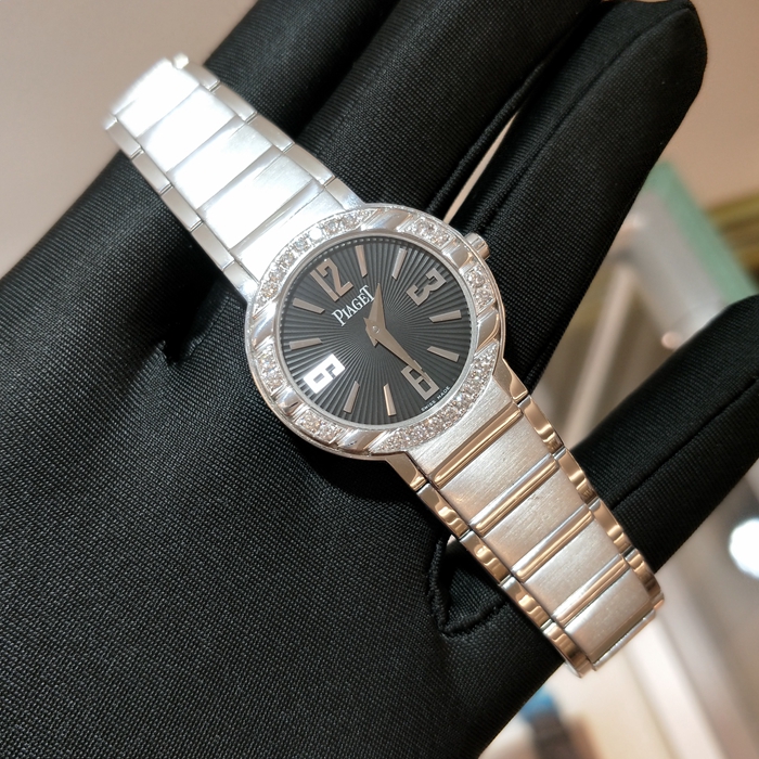 PIAGET 伯爵，GOA28047。28毫米表径，18K白金镶钻，特殊黑色面盘，精准石英机芯。 单表无附件。