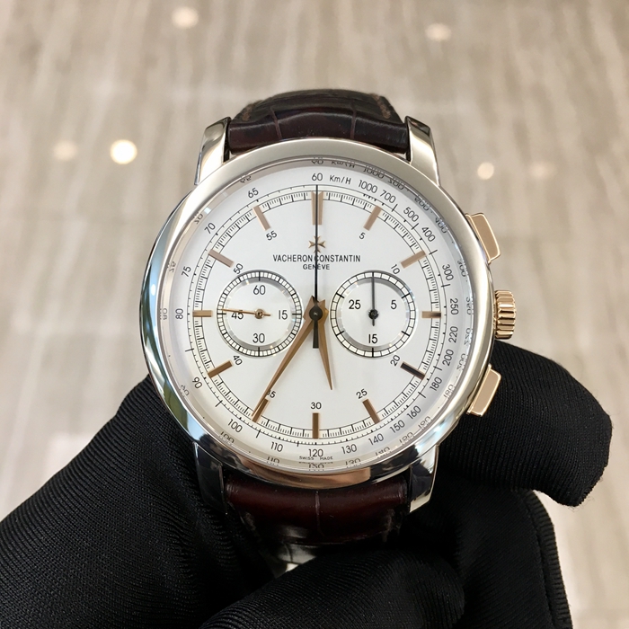 Vacheron Constantin 江诗丹顿 TRADTIONNELLE 传袭系列，47192/000B-9828。42毫米表径，18K白金表壳，银白色面盘，计时功能手动上弦机械机芯，动力储备48小时。专柜定价：392000元。 单表无附件。