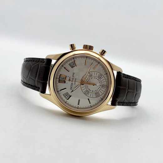 PATEK PHILIPPE 百达翡丽 复杂功能计时系列，5960R-011。40毫米表径，18K玫瑰金表壳。白色表盘，金质立体时标。2点、10点和12点位置分别设置了视窗式月份、星期和日期显示、计时功能。蓝宝石水晶玻璃表镜。自动上弦机械机芯，动力储备55小时。专柜定价：560300元。  全套附件齐全。