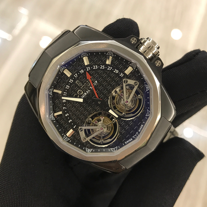 CORUM 昆仑 ADMIRAL'S CUP 海军上将杯，108.201.95/0F01 AN20，44毫米表径，钢间陶瓷。四五点位置、七八点位置镂空陀飞轮装置。手动上链机械机芯。 未使用品全套附件齐全。