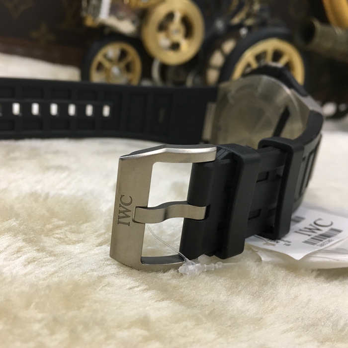 IWC 万国 工程师系列 IW326403。45毫米表径，钛金属表壳，深棕色表盘，三点位置视窗式日期显示，蓝宝石水晶玻璃表镜，自动上弦机械机芯，动力储备42小时。专柜定价：69000港币。 全套附件齐全。