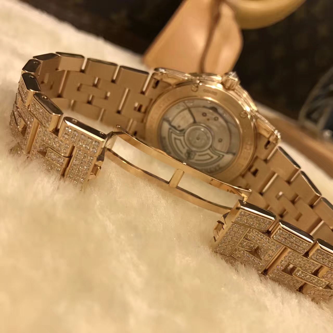 Roger Dubuis罗杰杜彼 Excalibur 王者至尊系列，RDDBEX0416。18k玫瑰金满钻，铺镶明亮式切割钻石（约11.92克拉）。 36毫米表径。铺镶钻石表盘，罗马金质字立体罗马时标。自产 RD821 自动上链机械机芯，动力储备48小时，机芯镌刻日内瓦印记。