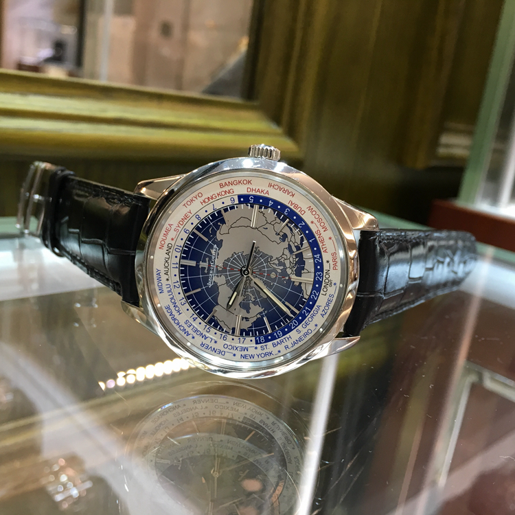 Jaeger-LeCoultre 积家 GEOPHYSIC 地球物理天文台系列，8108420。41.6毫米表径，精钢表壳，蓝色漆面面盘镶贴时标，巴顿型指针， 世界时功能，自产772自动上弦机械机芯，动力储备40小时。专柜定价：108000元。 全套附件齐全。