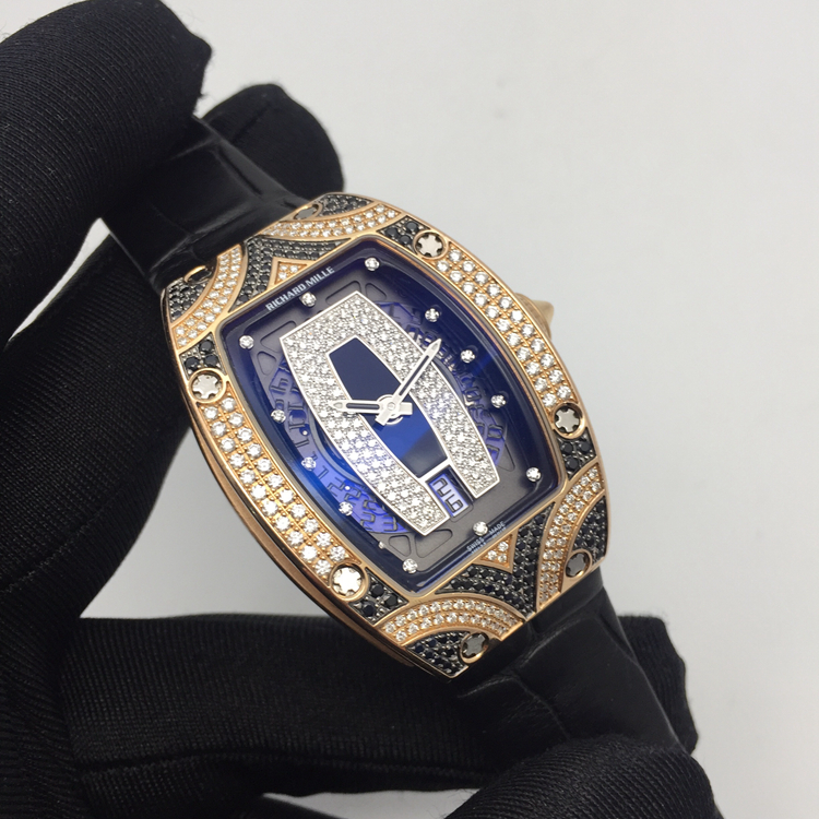 RICHARD MILLE 理查德米勒，RM 007。31*45毫米表径，18K玫瑰金原钻表壳，黑色面盘，6点位置日期显示，自动上弦机械机芯。 单表无附件。